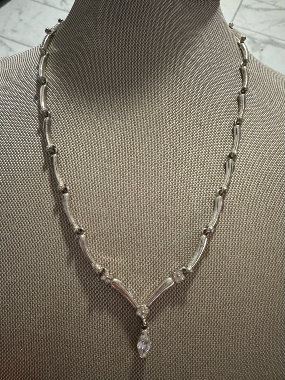 Elegant Silver Women's Necklace with Clear Pendant